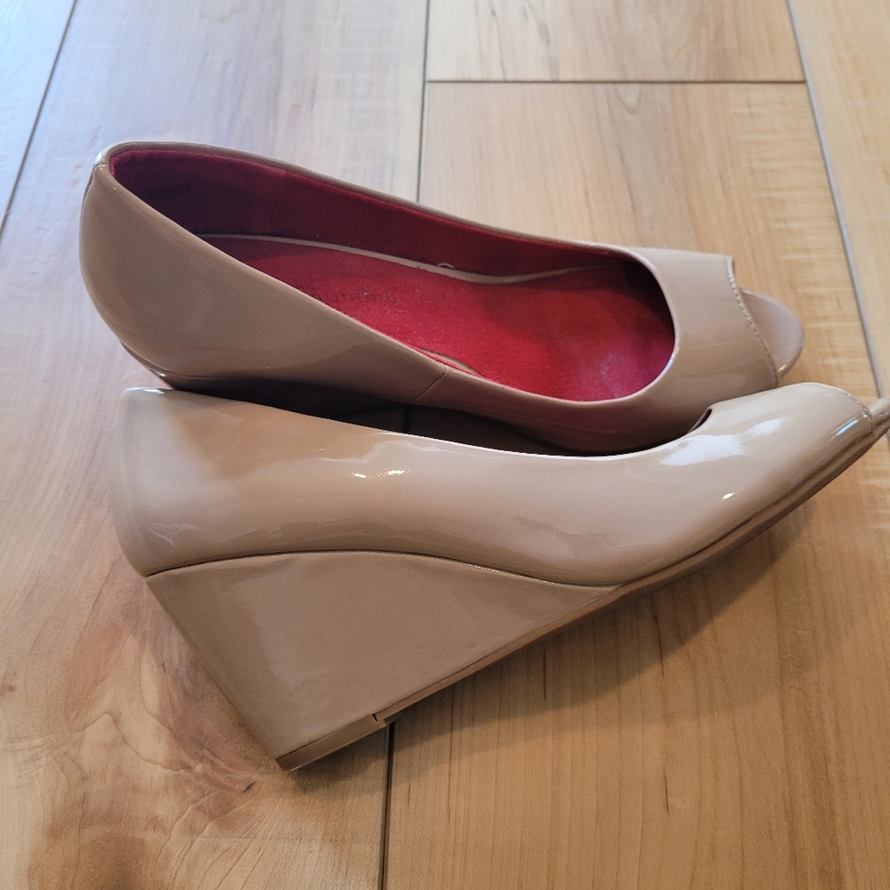 Women CL by Laundry Peep Toe Wedge